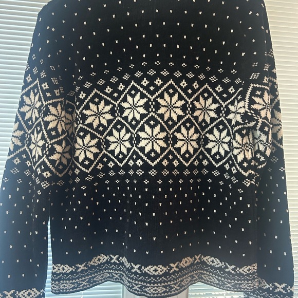 Nice warm coat, short with brooches, black and white with Christmas design - Picture 4 of 5